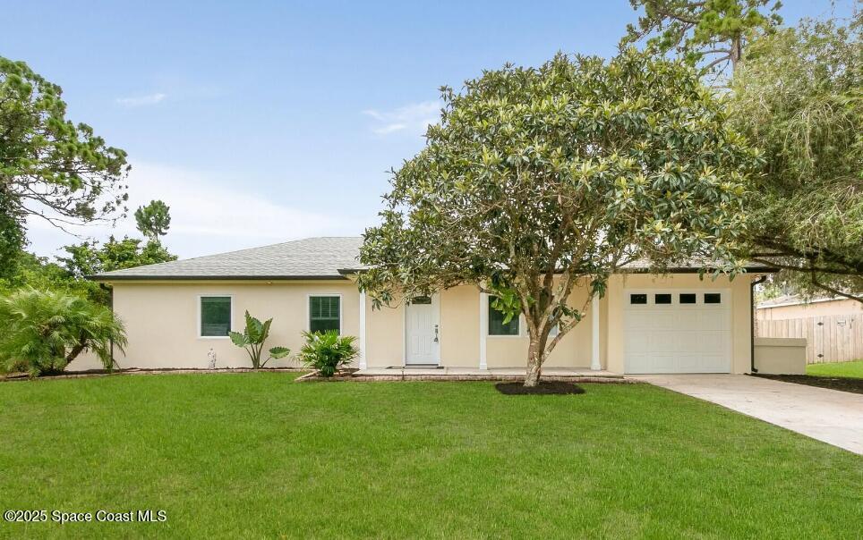 1382 Sagbloom St SE in Palm Bay, FL - Building Photo