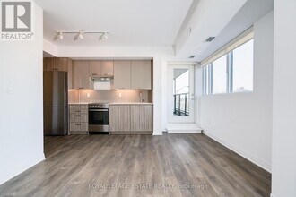 2301 Danforth Ave in Toronto, ON - Building Photo - Building Photo
