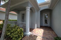 8472 Benelli Ct in Naples, FL - Foto de edificio - Building Photo