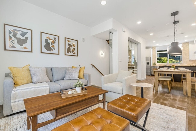 722 3rd Ave N in Seattle, WA - Foto de edificio - Building Photo