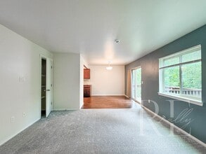 3568 SE Silverview Way in Port Orchard, WA - Building Photo - Building Photo