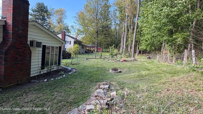 629 NY-208 in Gardiner, NY - Building Photo - Building Photo