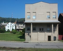 236-240 W 6th Ave in Tarentum, PA - Building Photo - Building Photo