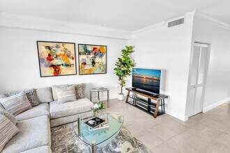 1712 Mayo St in Hollywood, FL - Building Photo - Building Photo