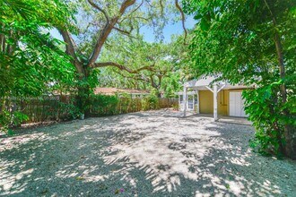 6290 SW 70th St in South Miami, FL - Building Photo - Building Photo