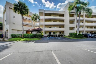 3154 Via Poinciana in Greenacres, FL - Building Photo