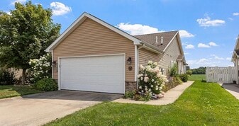 10557 Maine Dr in Crown Point, IN - Building Photo