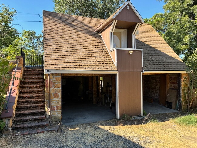 property at 1726 Kenwood St