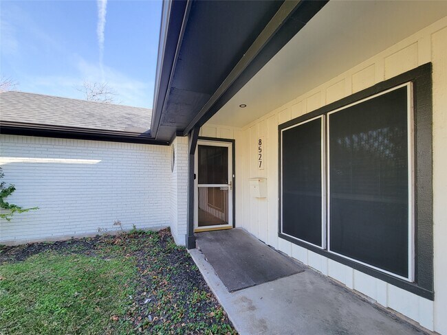 8527 Kempridge St in Houston, TX - Building Photo - Building Photo