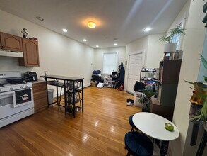 292 Beacon St, Unit 1 in Somerville, MA - Building Photo - Building Photo