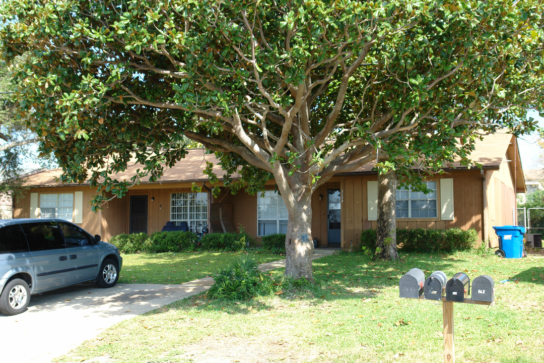 3250-3252 Santa Rosa Dr in Gulf Breeze, FL - Building Photo