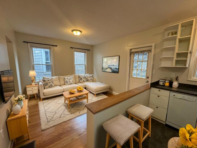 12 Cheever Ct, Unit 1