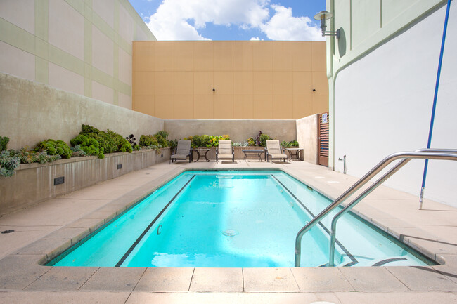 The Madison in Los Angeles, CA - Foto de edificio - Building Photo