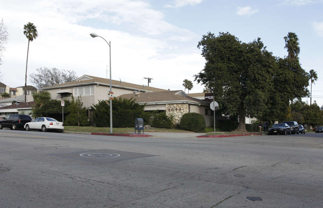 6700 Whitsett Ave in North Hollywood, CA - Building Photo