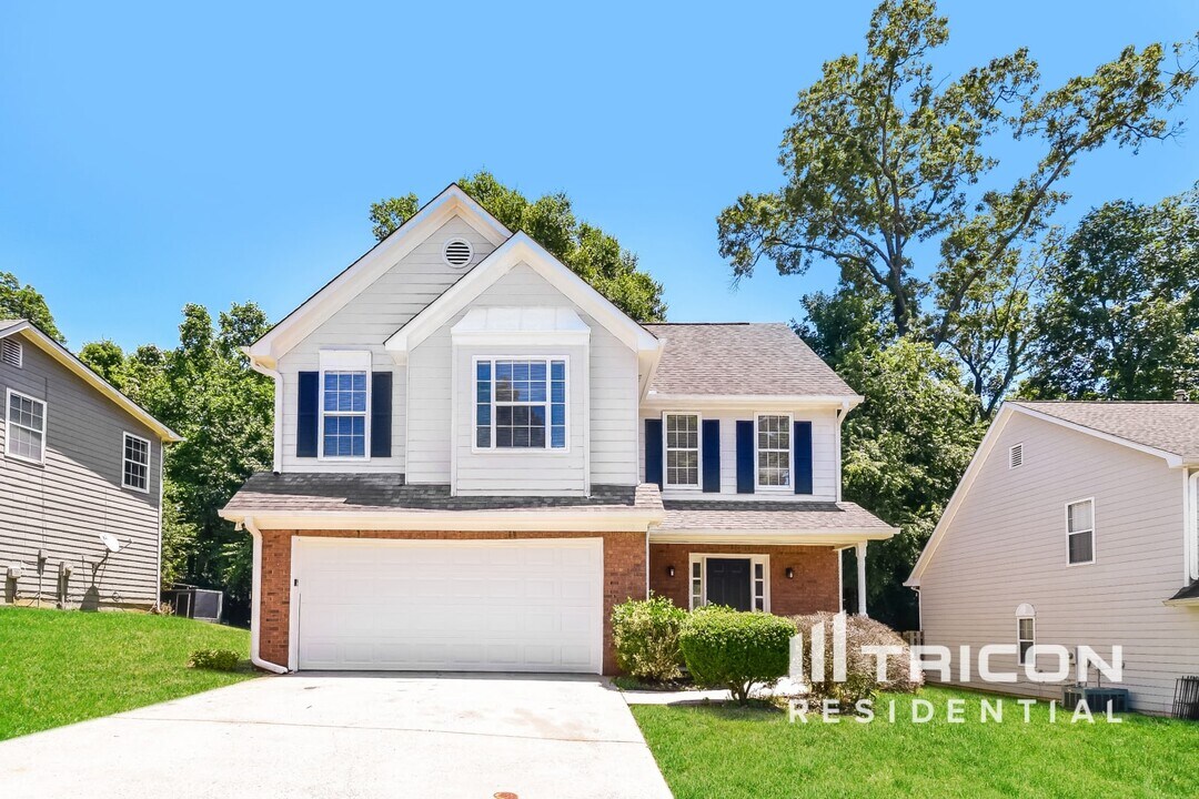 1888 Wynhurst Crossing in Stone Mountain, GA - Building Photo