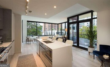693 Peachtree St NE in Atlanta, GA - Building Photo - Building Photo