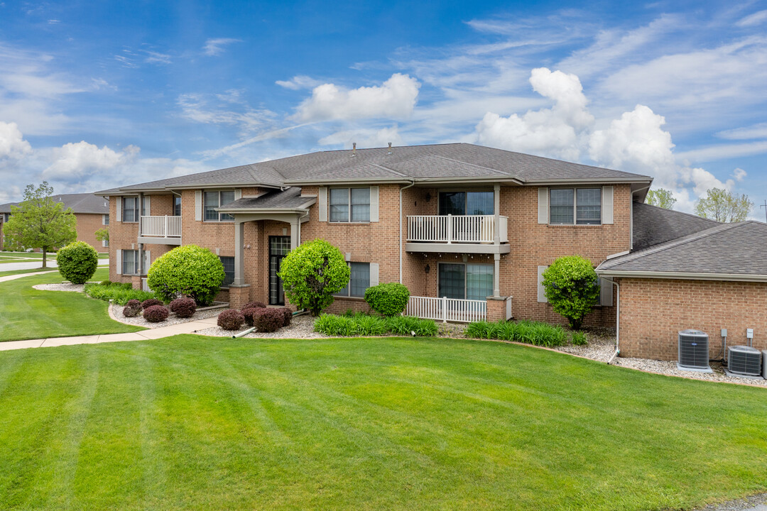 Wildwood Court Condominiums in Highland, IN - Foto de edificio