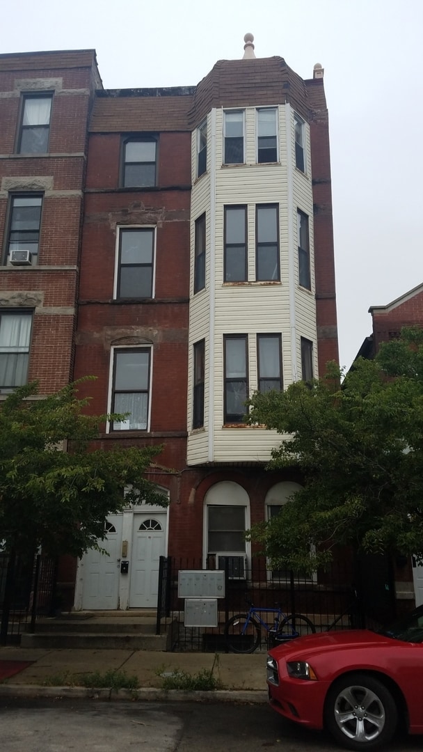 property at 1340 W 18th Pl