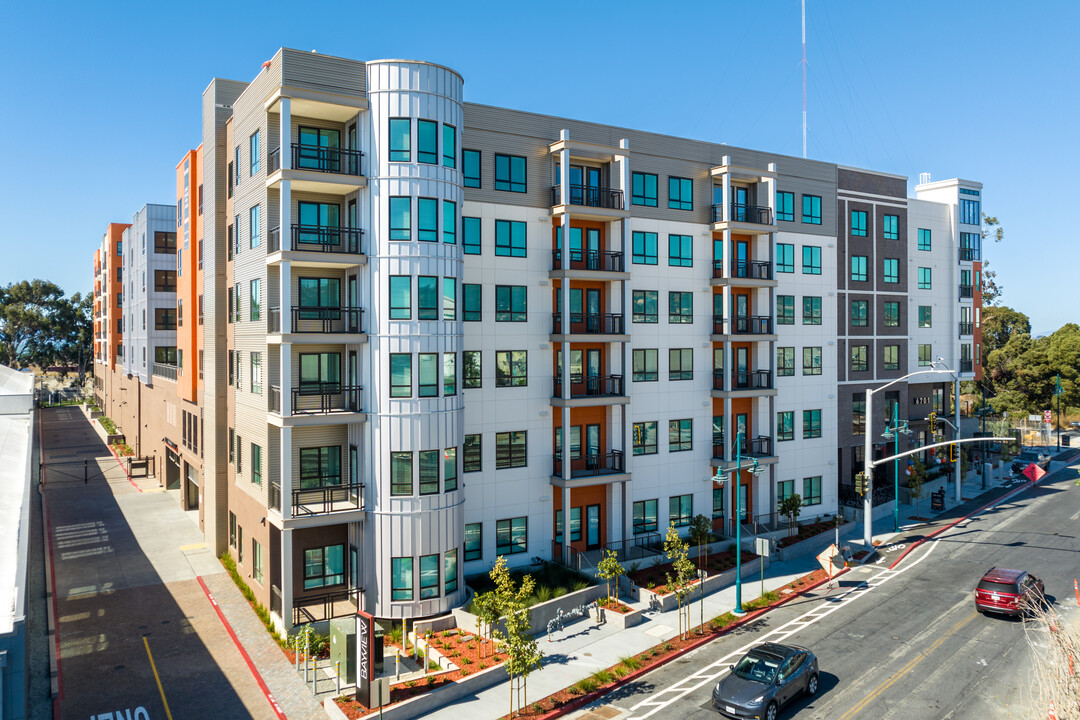 Bayview Apartments in Emeryville, CA - Building Photo