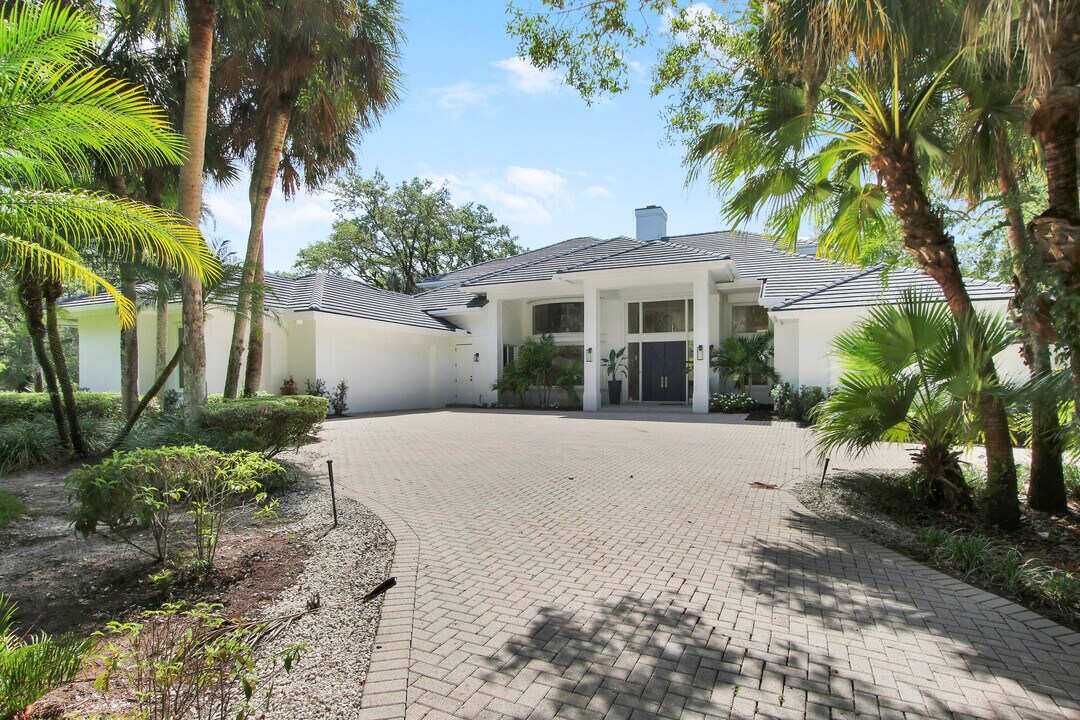 18043 SE Old Trail Dr W in Jupiter, FL - Building Photo