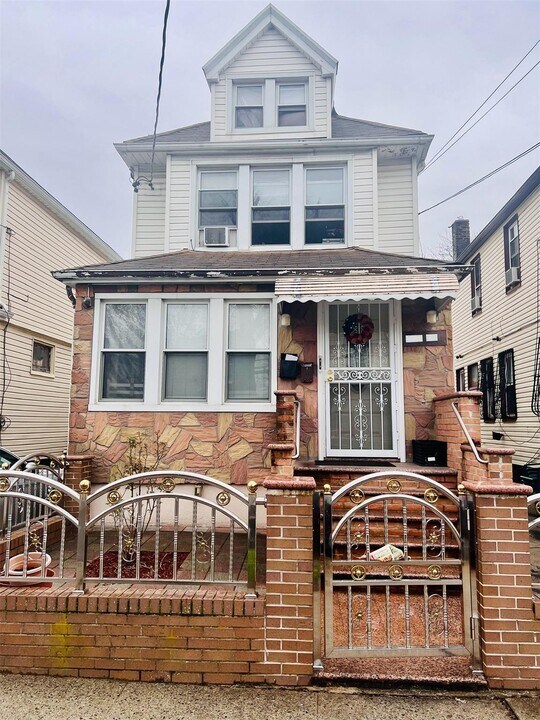 146-14 Linden Blvd in Queens, NY - Building Photo