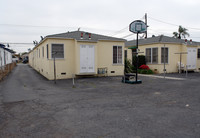 10901 S Freeman Ave in Inglewood, CA - Foto de edificio - Building Photo