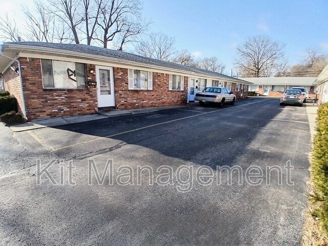 5517 Douglas Rd in Toledo, OH - Foto de edificio - Building Photo