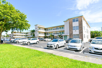 Executive Rental Apartments in Hollywood, FL - Foto de edificio - Primary Photo