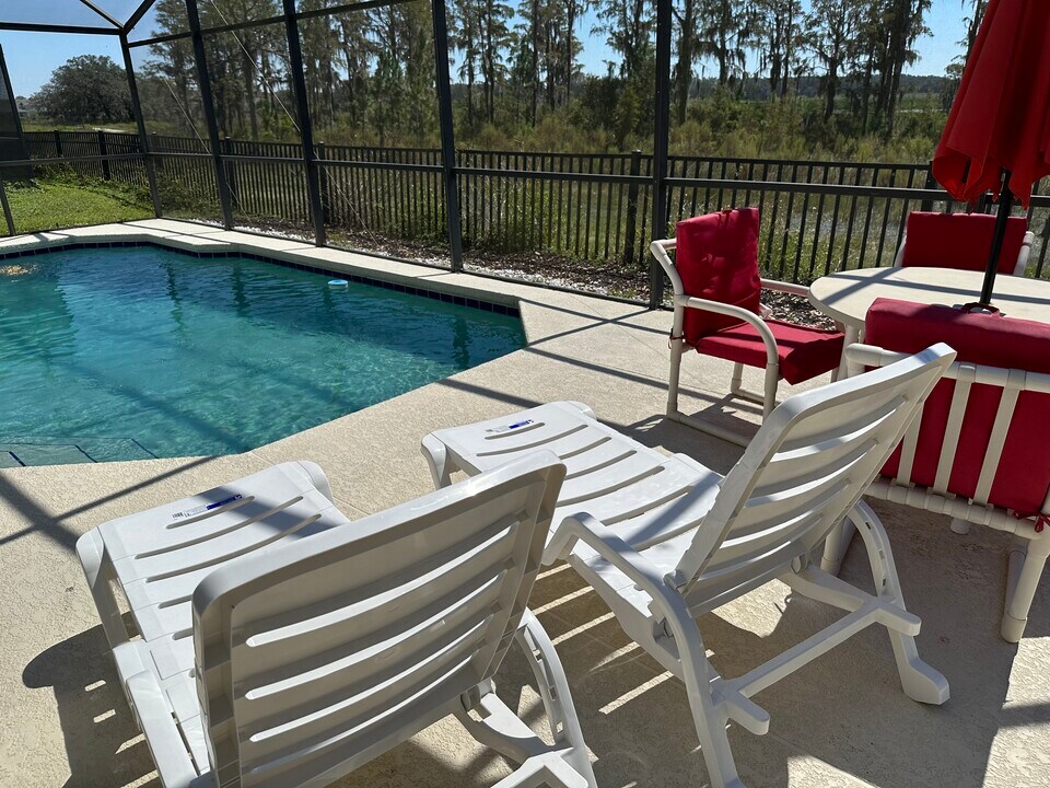 515 Sunset View Dr in Davenport, FL - Foto de edificio