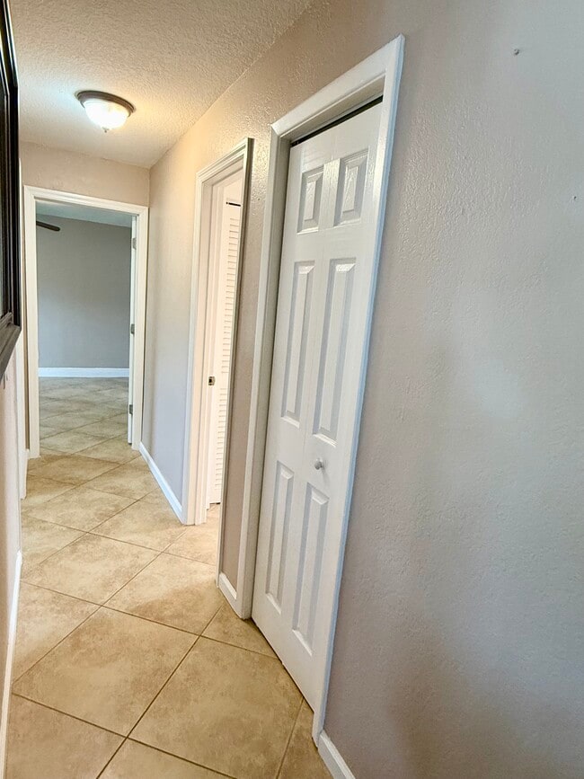 4427 Tuna Dr in Tampa, FL - Building Photo - Building Photo