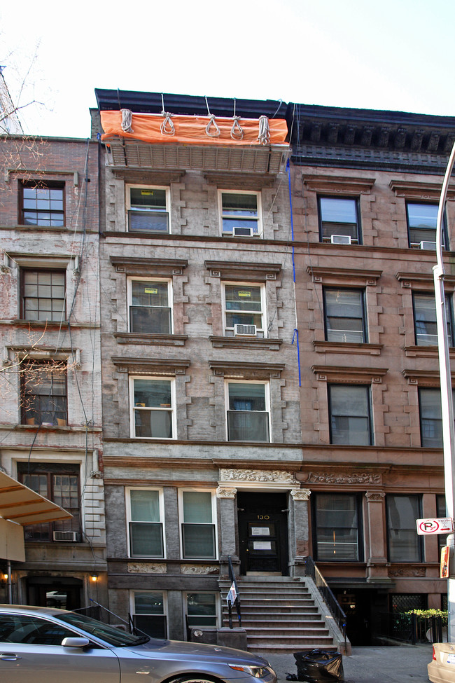 130 W 73rd St in New York, NY - Building Photo - Building Photo