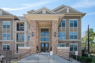 2121 Ella in Houston, TX - Building Photo