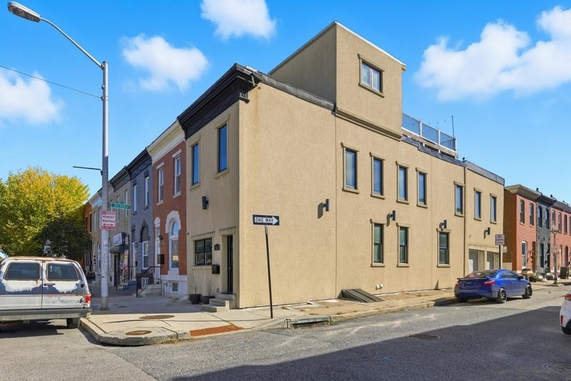 3021 E Baltimore St in Baltimore, MD - Building Photo