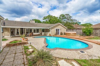 10631 Del Monte Dr in Houston, TX - Building Photo - Building Photo