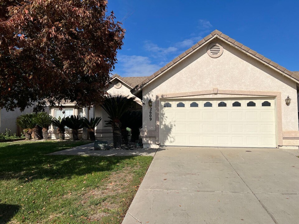2609 Tradition Way in Modesto, CA - Building Photo