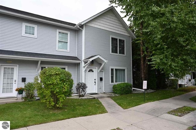 713 Lake Ave in Traverse City, MI - Building Photo - Building Photo