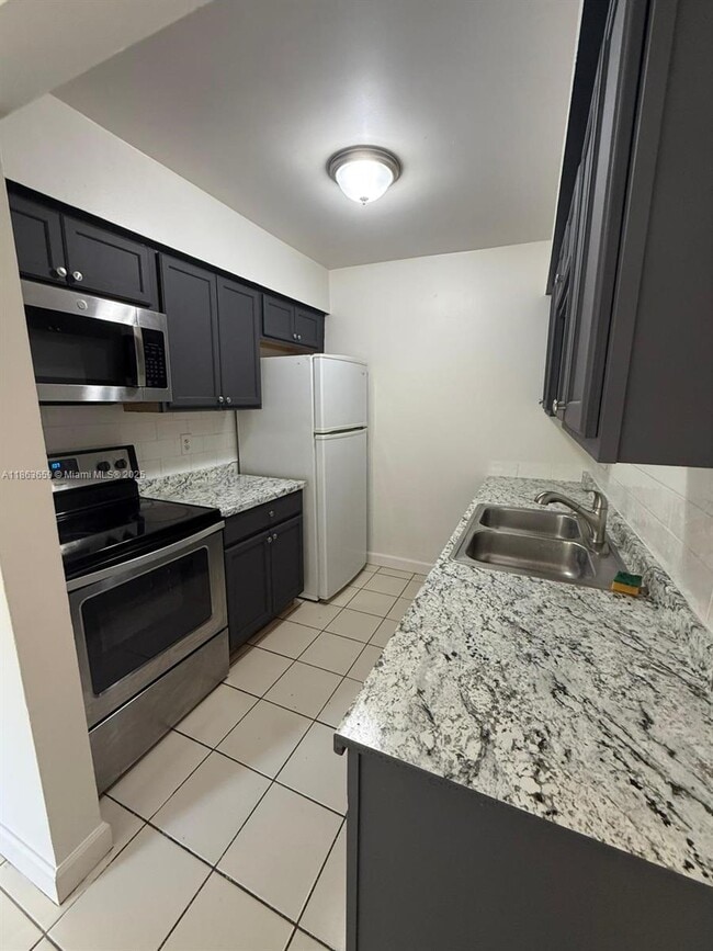 4121 NW 30th Terrace in Lauderdale Lakes, FL - Building Photo - Building Photo