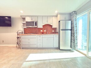 341 Marie Ave in Los Angeles, CA - Building Photo - Building Photo