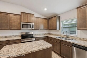 12518 Pine Bluff St in Spring Hill, FL - Building Photo - Building Photo