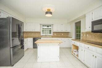 11144 Pleasant Forest Dr in Knoxville, TN - Building Photo - Building Photo