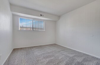 Lakeview Apartments in Kalamazoo, MI - Building Photo - Building Photo