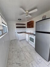 2124 S Beech Rd in West Palm Beach, FL - Foto de edificio - Building Photo