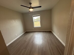 2010 Estrada Pkwy in Irving, TX - Building Photo - Building Photo