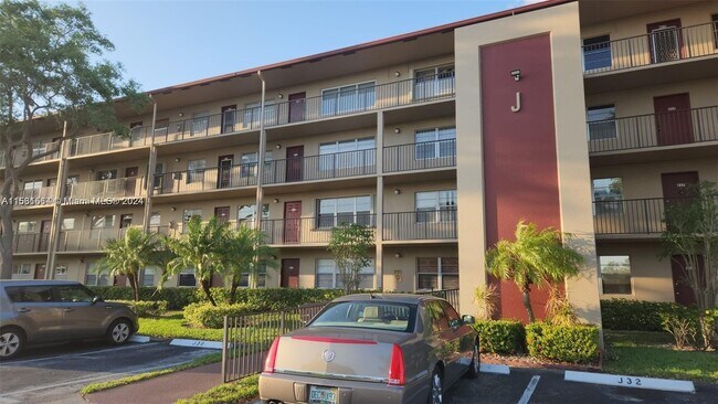 13455 SW 9th Ct-Unit -113J in Pembroke Pines, FL - Building Photo - Building Photo