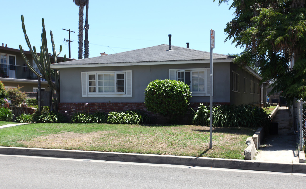 206 Chicago Ave in Huntington Beach, CA - Building Photo