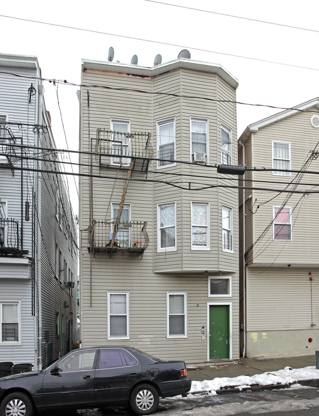 19 Jackson St in Passaic, NJ - Building Photo - Building Photo