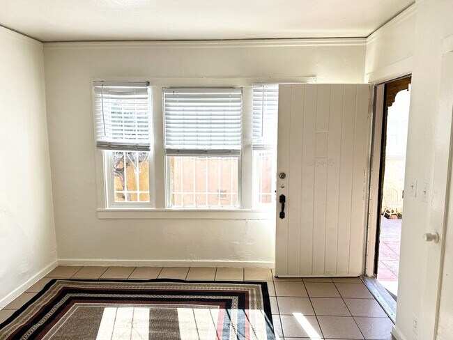 2648 E 27th St in Oakland, CA - Building Photo - Building Photo