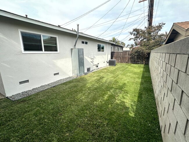 836 W Olive Ave, Unit B