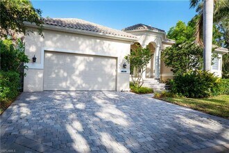 8509 S Lake Cir in Ft. Myers, FL - Foto de edificio - Building Photo