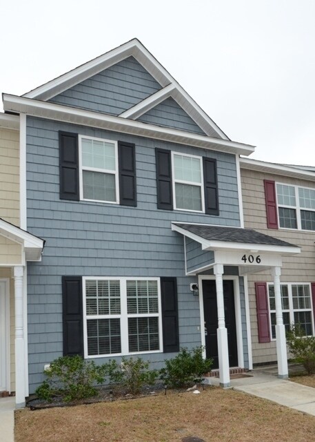 406 Caldwell Loop in Jacksonville, NC - Foto de edificio